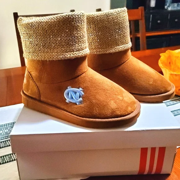 NWT Women's UNC Tar Heels Sweater Top Booties - Picture 1 of 8